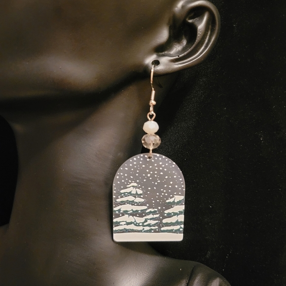 2/$20 X-Mas Resin Gray Earrings - Picture 3 of 4
